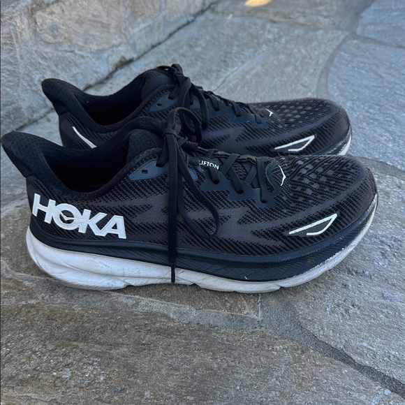 Hoka Men's Black and White CLIFTON 9 Road & Running Athletic Shoes - Size 10 - Picture 3 of 8